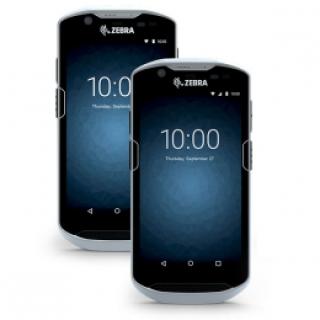 Zebra TC52 adatgyűjtő: 2D, imager, kamera (13MP, autó-fókusz), előlapi kamera (5MP), 12.7 cm (5''), Bluetooth, Wi-Fi (802.11ac), audió, NFC, Micro SD foglalat, 1280x720 pixel, Qualcomm Octa Core, 2.2GHz, RAM: 4 GB, Flash: 32 GB, Android (8.1), IP65, IP67, tartalmaz.: Google Mobile Services, akkumulátor, 4100mAh